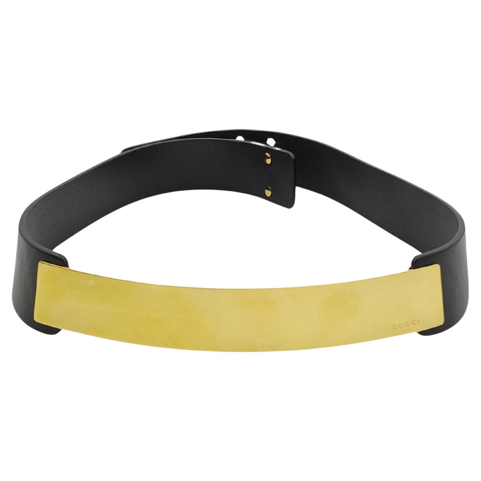 Gucci black leather golden metal engraved logo belt For Sale