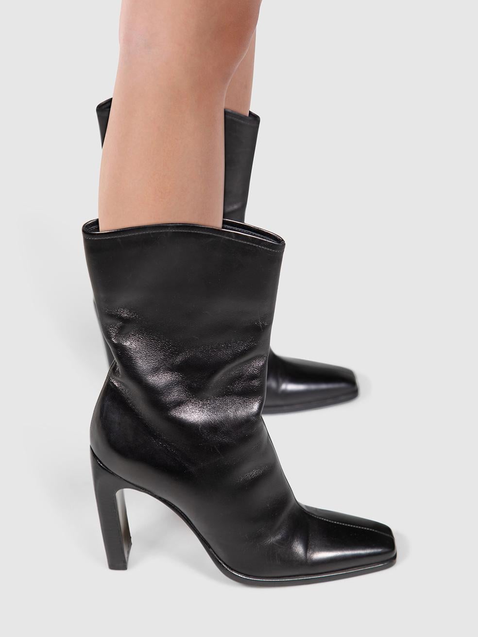 CONDITION is Very good. Minimal wear to Boots is evident. Minimal wear to the soles of both boots where abrasions have lifted the paint work. Light abrasion along the bottom edge of the toe boxes. Light abrasions across the leather of both shoes on