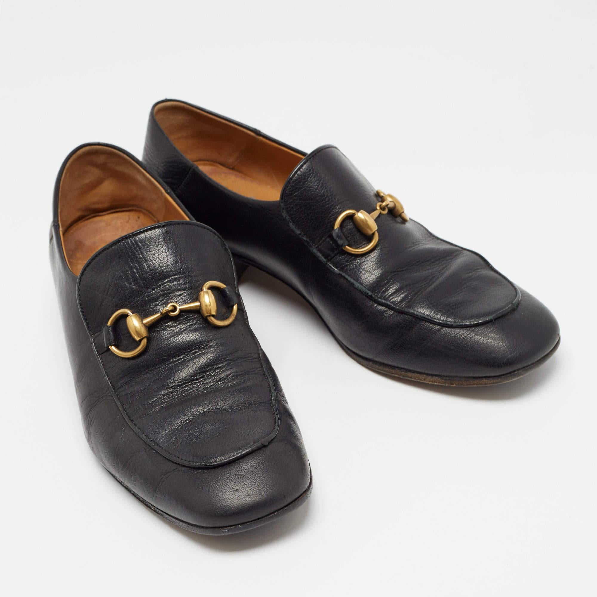 Gucci Black Leather Horsebit 1953 Loafers Size 40.5 In Fair Condition For Sale In Dubai, Al Qouz 2