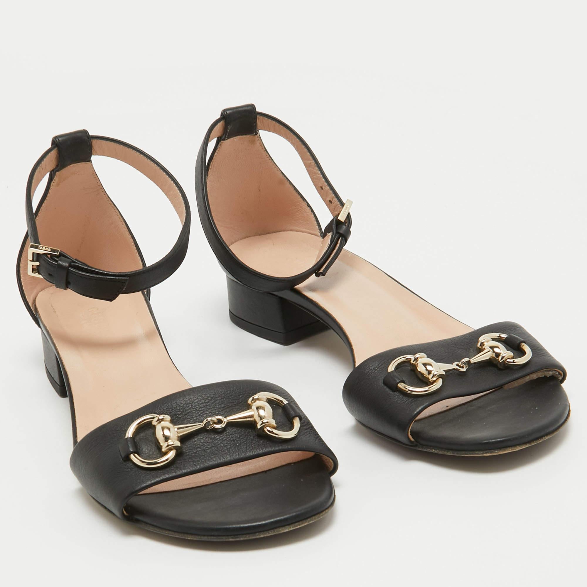 Gucci Black Leather Horsebit Ankle Strap Sandals Size 37 In Good Condition For Sale In Dubai, Al Qouz 2