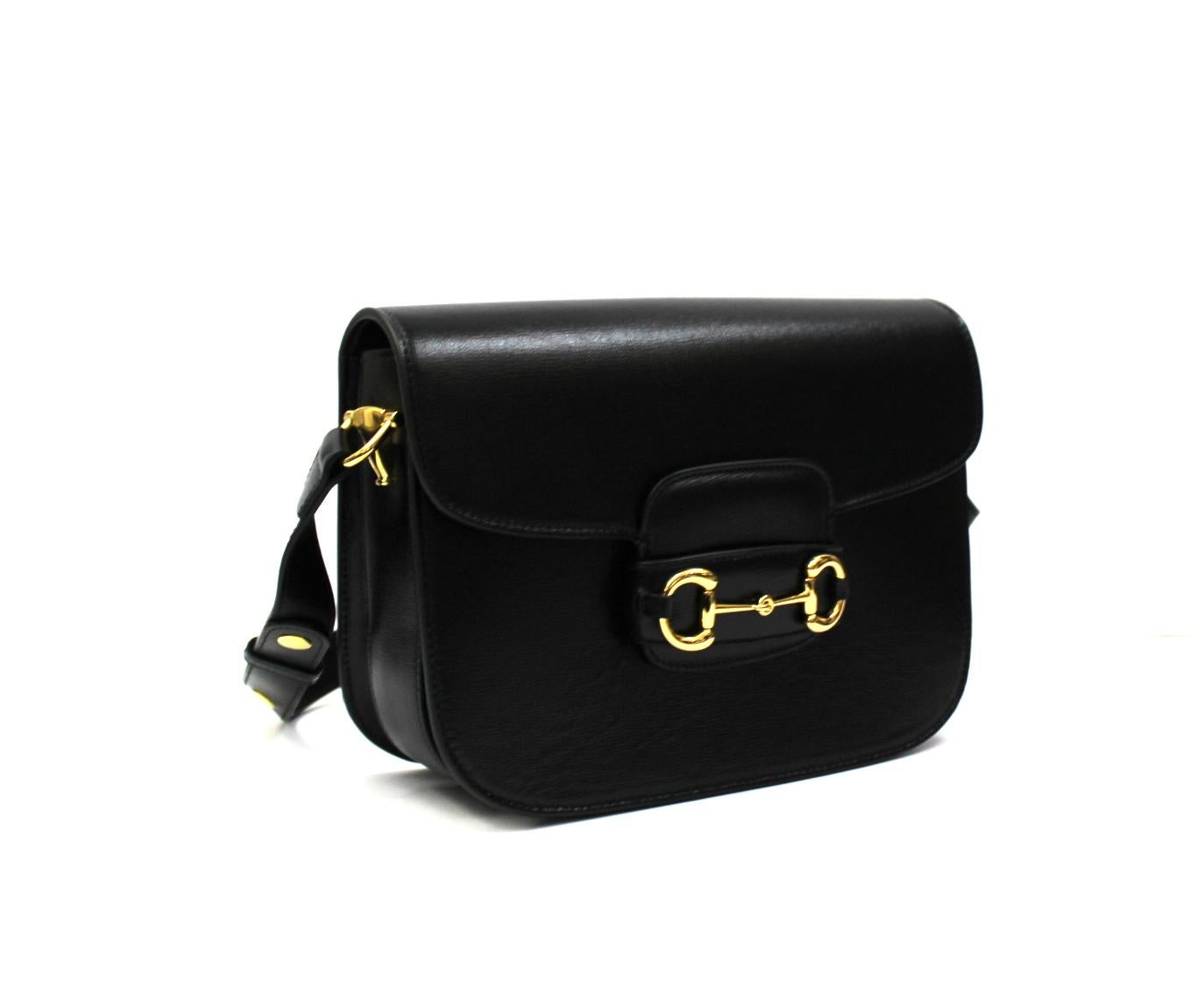 Horsebit 1955 model Gucci bag, made of black leather with golden hardware. Closure with interlocking flap, internally quite roomy. Equipped with leather shoulder strap. Conditions like new.