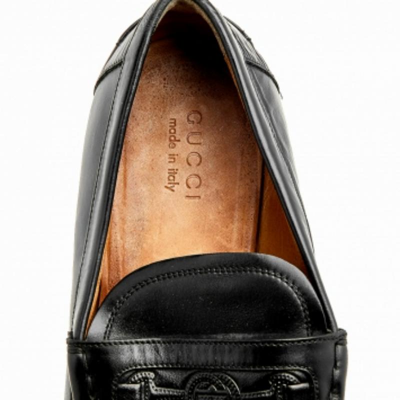 Mocasines Gucci en piel negra con relieve Horsebit talla 44.5 en Bastante bueno estado para la venta en Dubai, Al Qouz 2