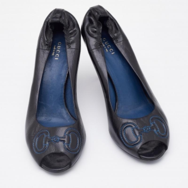 Noir Gucci - Escarpins peep toes brodés en cuir noir Taille 39 en vente