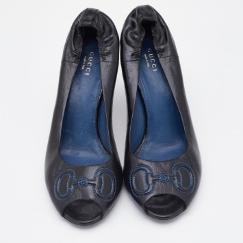 Gucci - Escarpins peep toes brodés en cuir noir Taille 39 Bon état - En vente à Dubai, Al Qouz 2