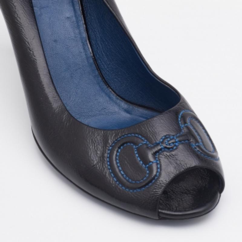 Gucci - Escarpins peep toes brodés en cuir noir Taille 39 en vente 2