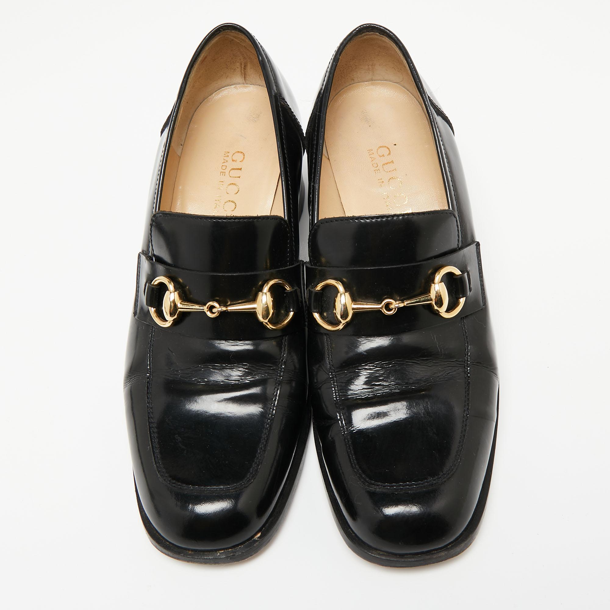 From the House of Gucci comes these classy loafer pumps to elevate the look of your attire. They are crafted using black leather, with a gold-tone Horsebit accent placed on the upper. They are completed in a slip-on manner and 5 cm block heels. Pair