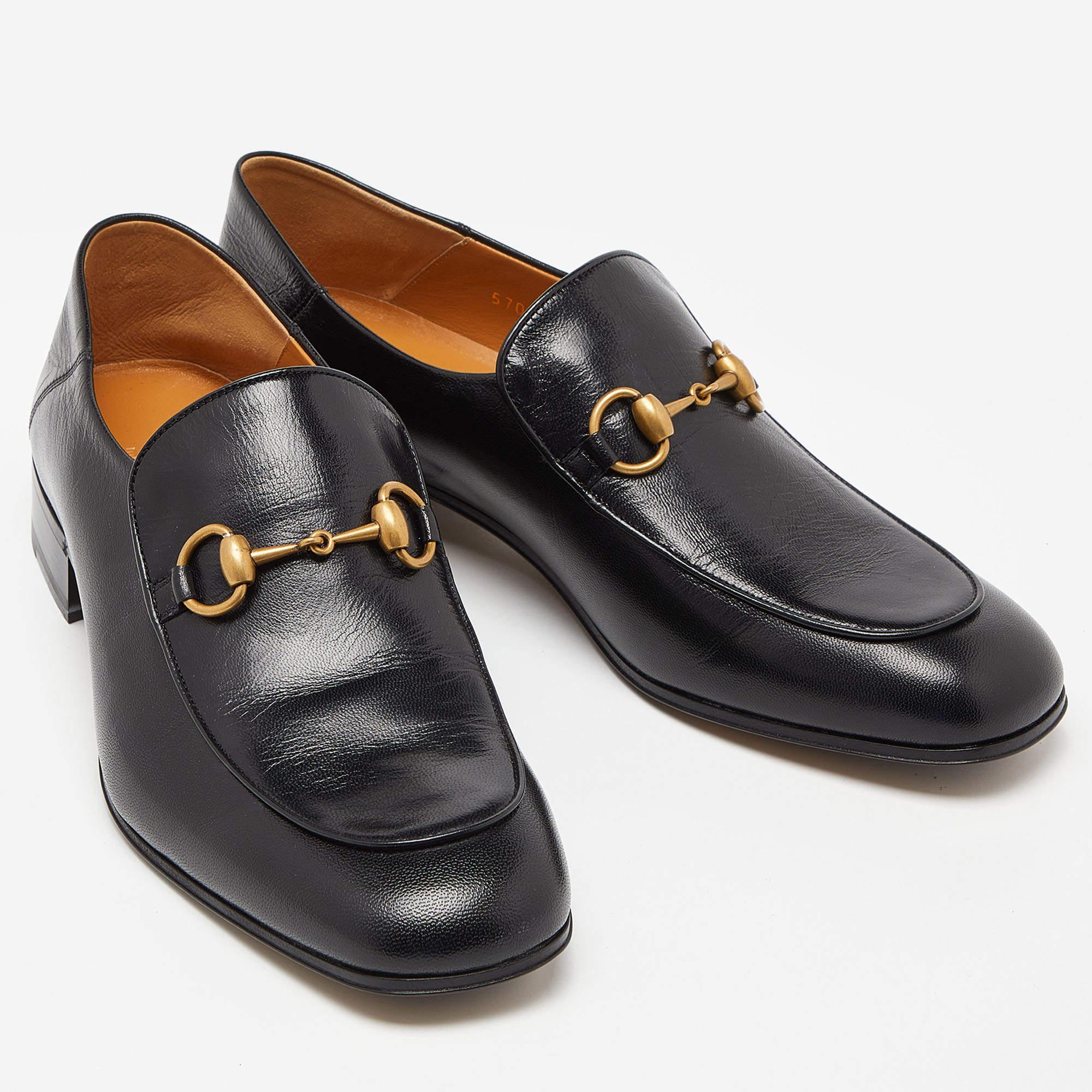 Gucci Black Leather Horsebit Loafers Size 42.5 In New Condition For Sale In Dubai, Al Qouz 2