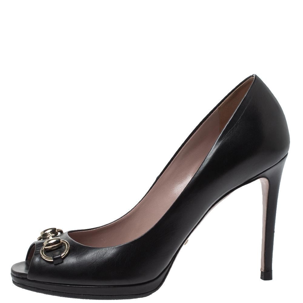 Finesse and poise will all come naturally to you when you step out in this pair of pumps from Gucci. Crafted from black-hued leather, the peep-toe pumps have been styled with neat stitching, 10 cm heels, and the iconic Horsebit detail on the