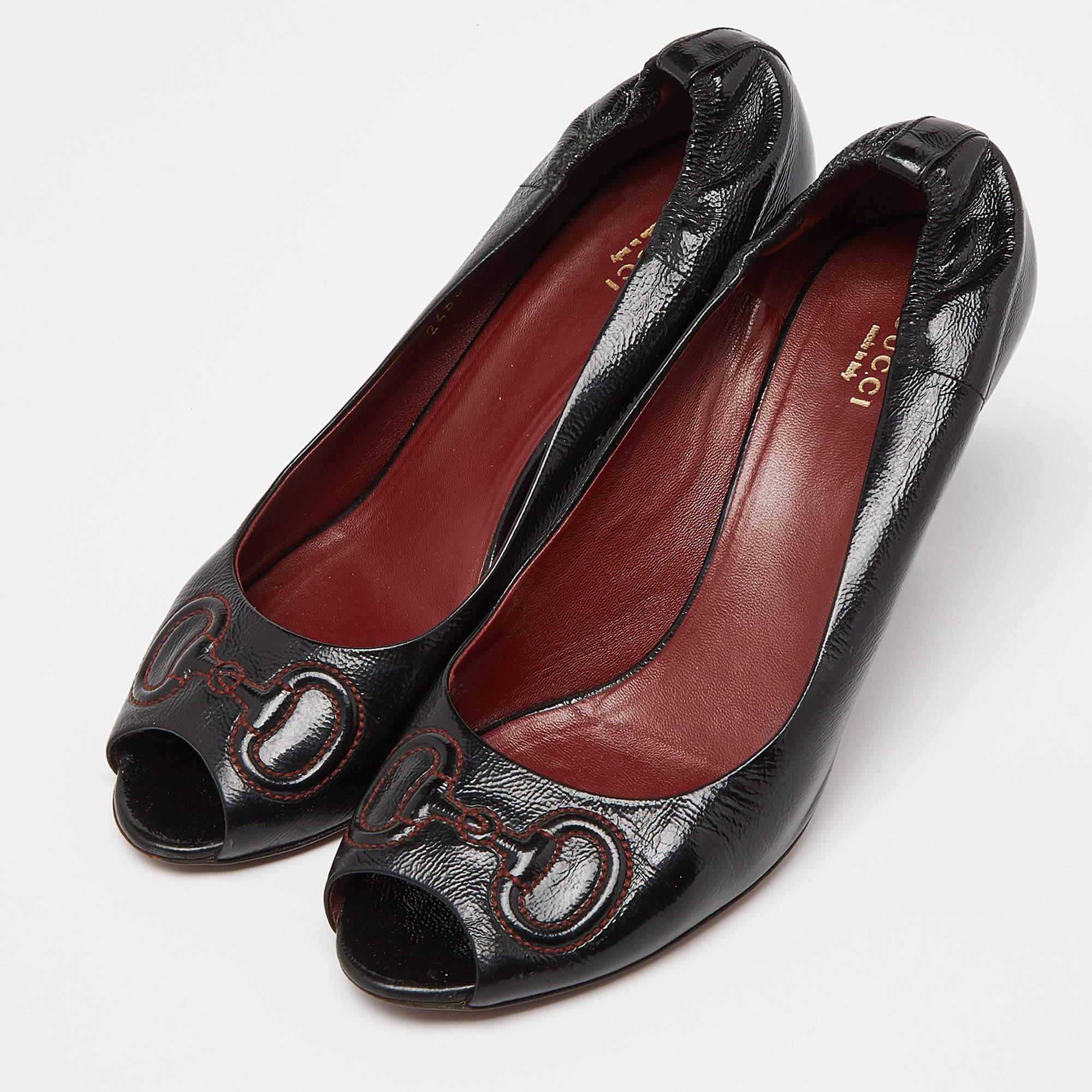 Exudando feminidad y elegancia, estos zapatos de salón presentan una silueta chic con un atractivo diseño. Puedes llevar estos zapatos de salón para lucir un look elegante. 