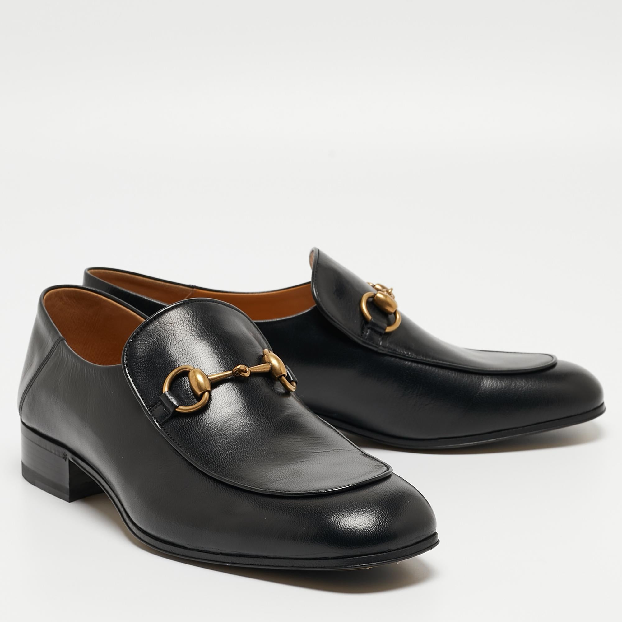 Gucci Black Leather Horsebit Slip On Loafers Size 42 In New Condition In Dubai, Al Qouz 2