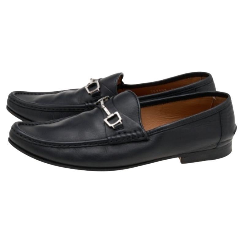 Let comfort and classic style be yours with these designer loafers from Gucci. Crafted in black leather, the high-quality shoes have the perfect construction to take you through the day with utmost ease.