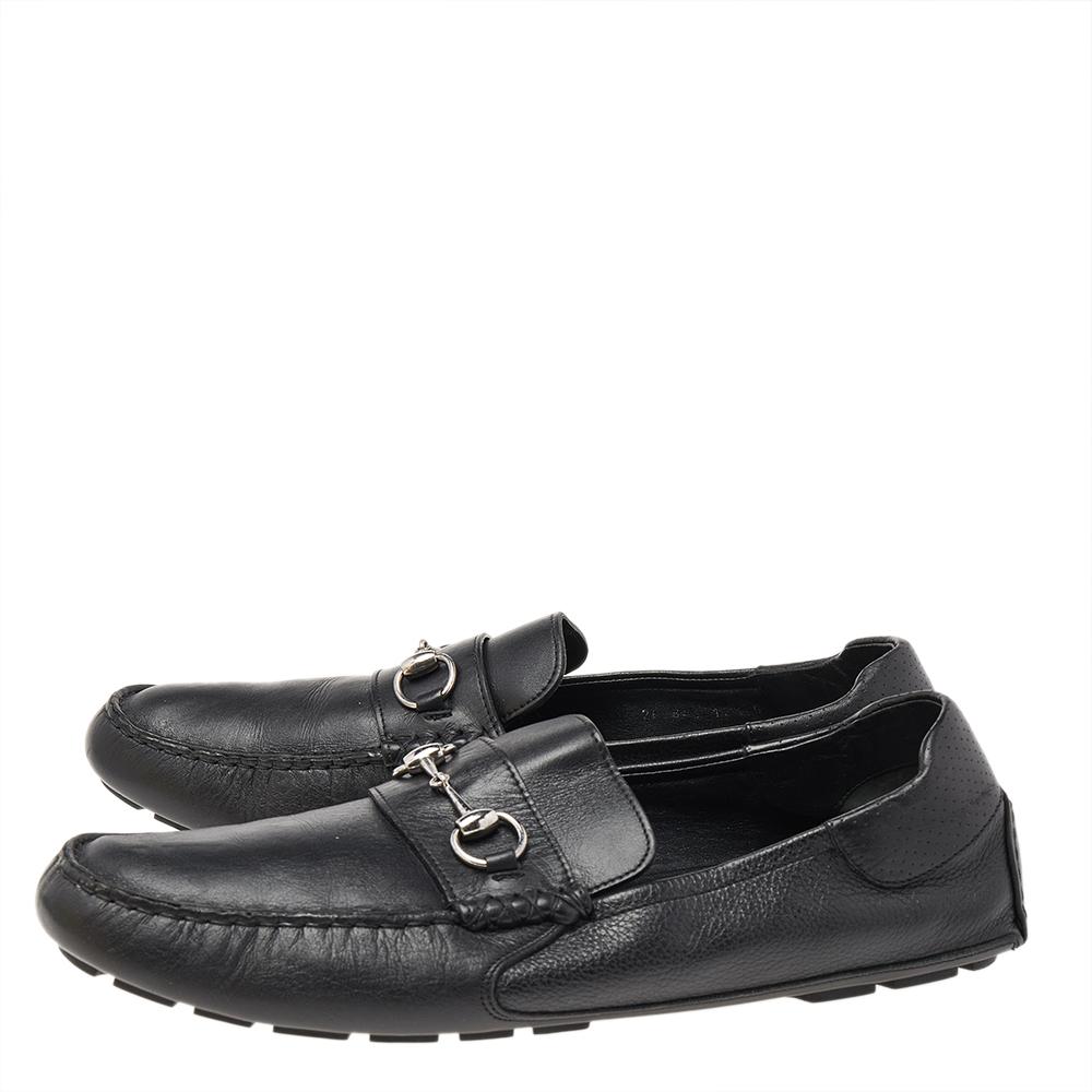 There is nothing more comfortable and stylish than a pair of loafers like this one by Gucci. Fashioned into a luxe design, the shoes are sewn beautifully and highlighted by the Horsebit on the uppers. The designer loafers offer optimal comfort.

