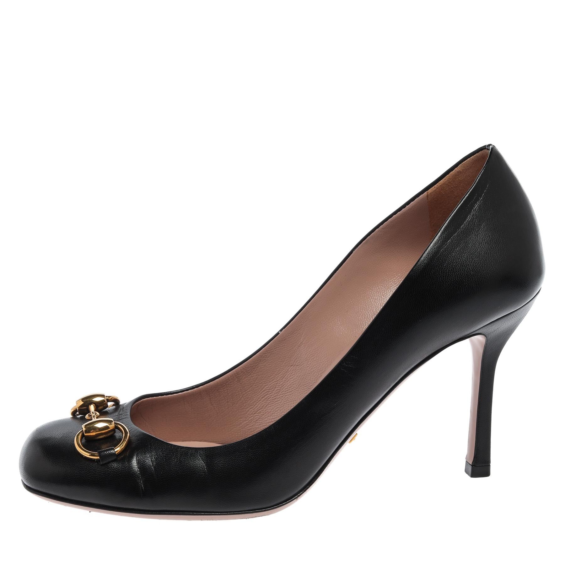 You will exude a classic style when you step out in this pair of Horsebit pumps from Gucci. Crafted from leather, the black pumps have been styled with square toes, 8.5 cm heels, and the iconic Horsebit detail on the uppers. The insoles have been