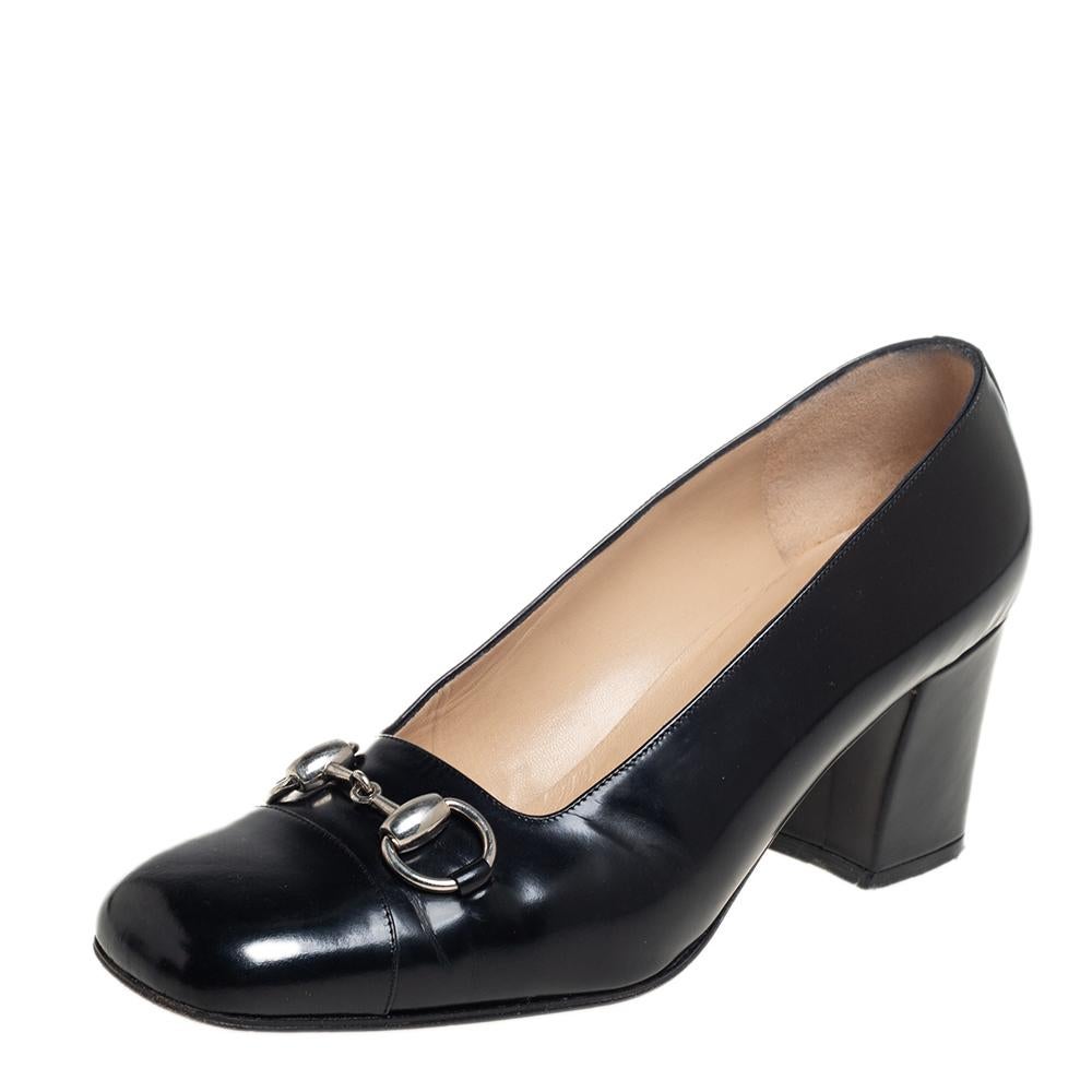 Grace and poise will all come naturally to you when you step out in this pair of black pumps from Gucci. Crafted from leather, the square-toe pumps have been styled with comfortable insoles, 7 cm block heels, and the iconic Horsebit detail on the