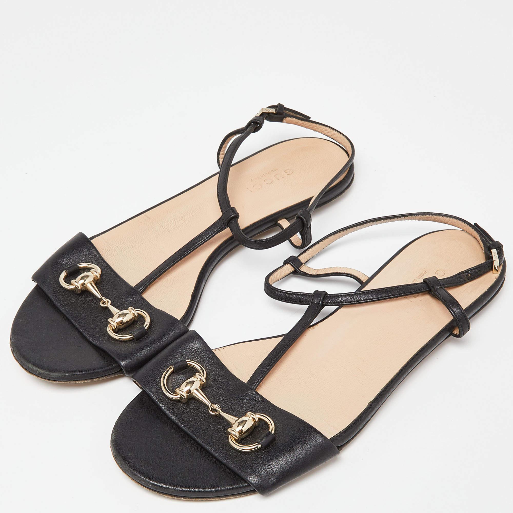 Ces sandales encadreront vos pieds de manière élégante. Fabriquées à partir de matériaux de qualité, elles présentent un design élégant et des semelles intérieures confortables.