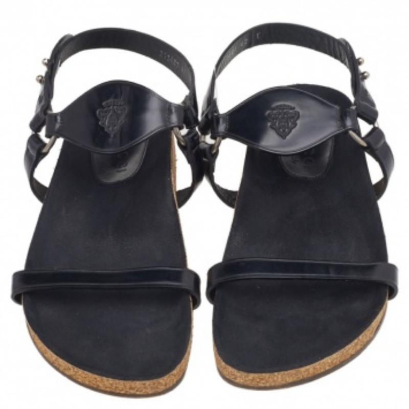 Gucci Sandalias planas de piel negra Hysteria talla 42 en Bueno estado para la venta en Dubai, Al Qouz 2