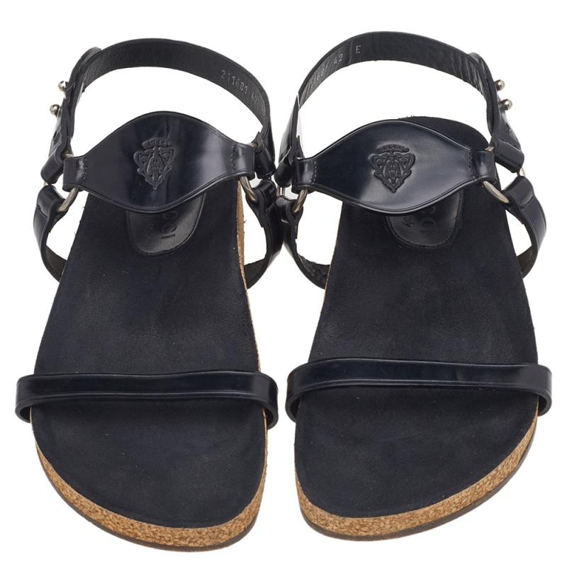 Gucci Black Leather Hysteria Flat Sandals Size 42 In Good Condition For Sale In Dubai, Al Qouz 2