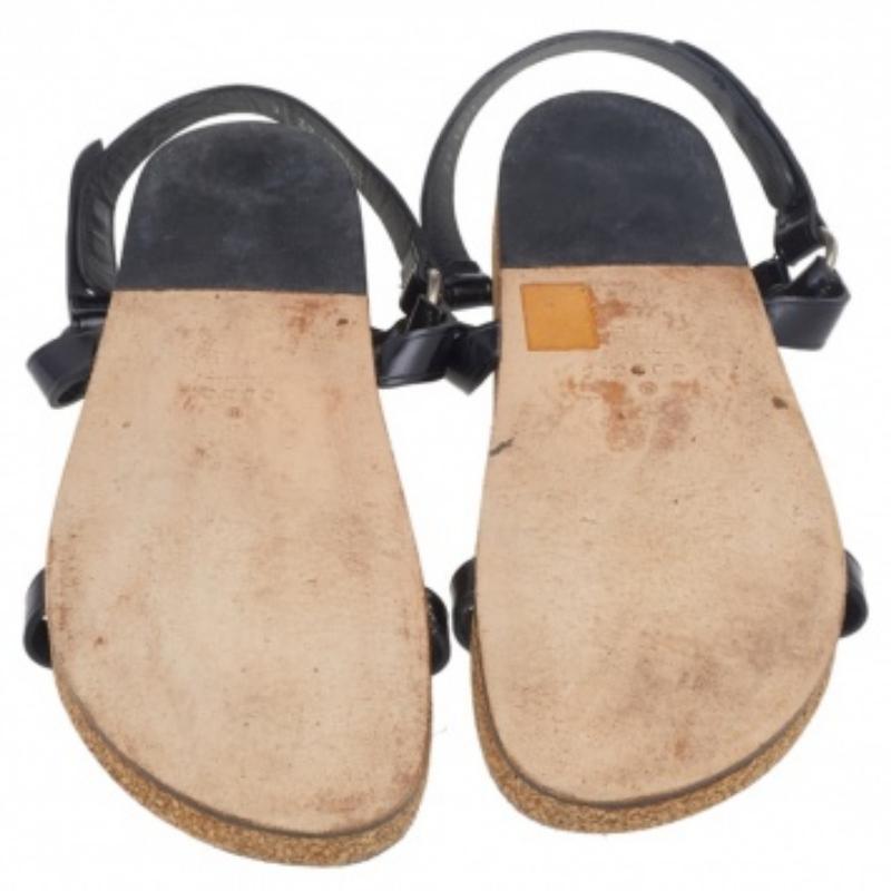 Gucci Sandalias planas de piel negra Hysteria talla 42 en venta 1