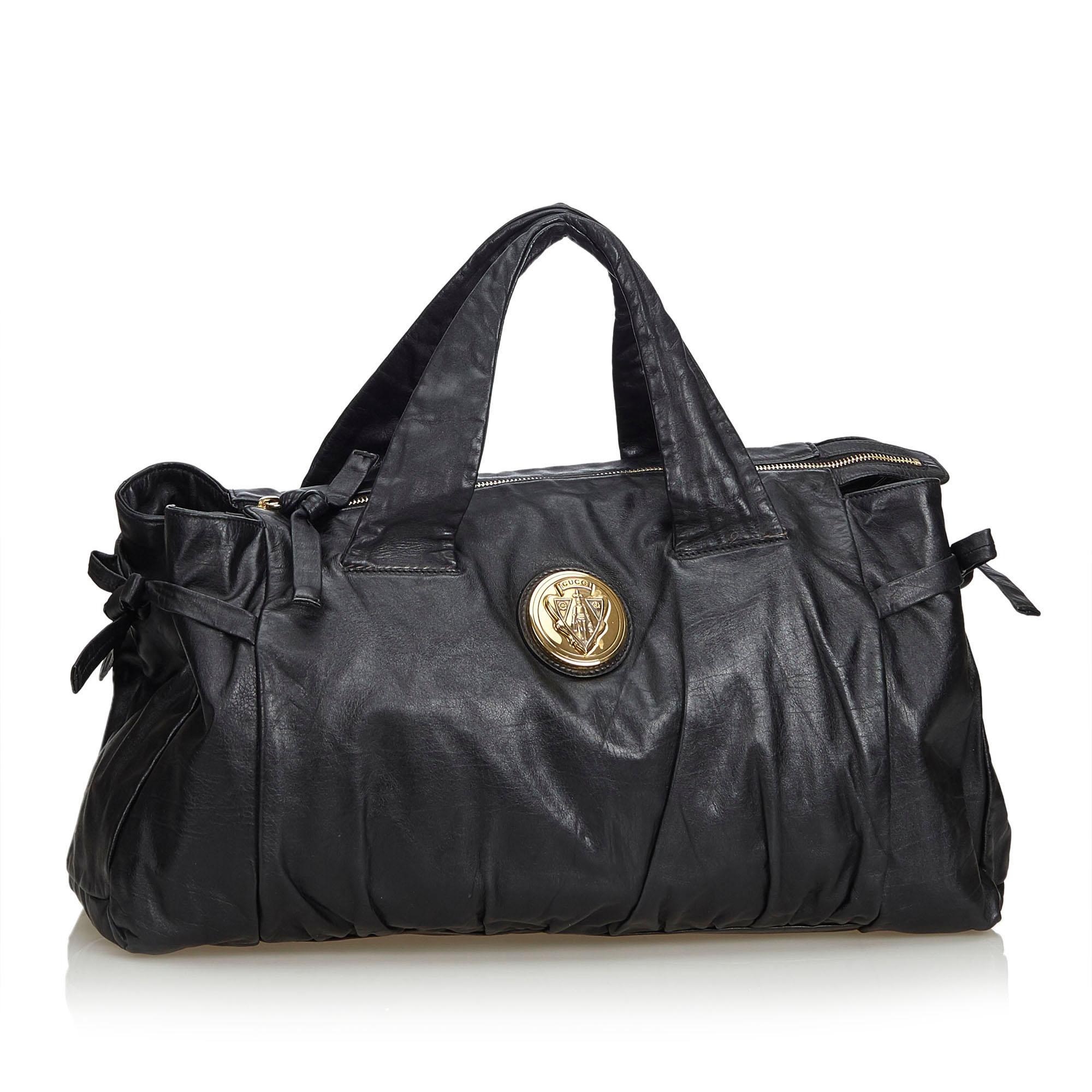 The Hysteria features a leather body, leather handles, gold-tone hardware, a top zip closure, and an interior zip pocket. It carries as B+ condition rating.

Inclusions: 
This item does not come with inclusions.

Dimensions:
Length: 24.00 cm
Width: