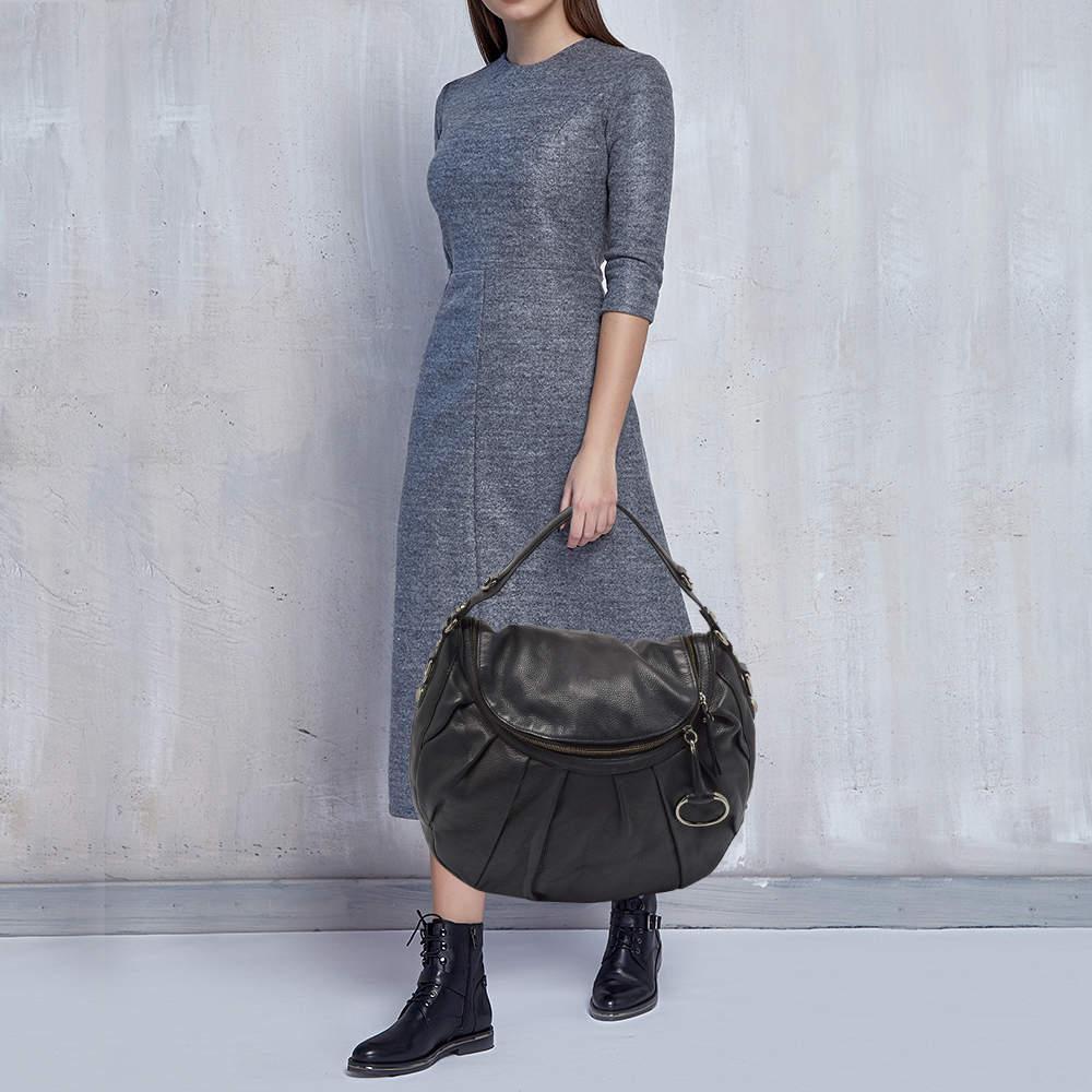 Stylish handbags never fail to make a fashionable impression. Make this designer hobo yours by pairing it with your sophisticated workwear as well as chic casual looks.