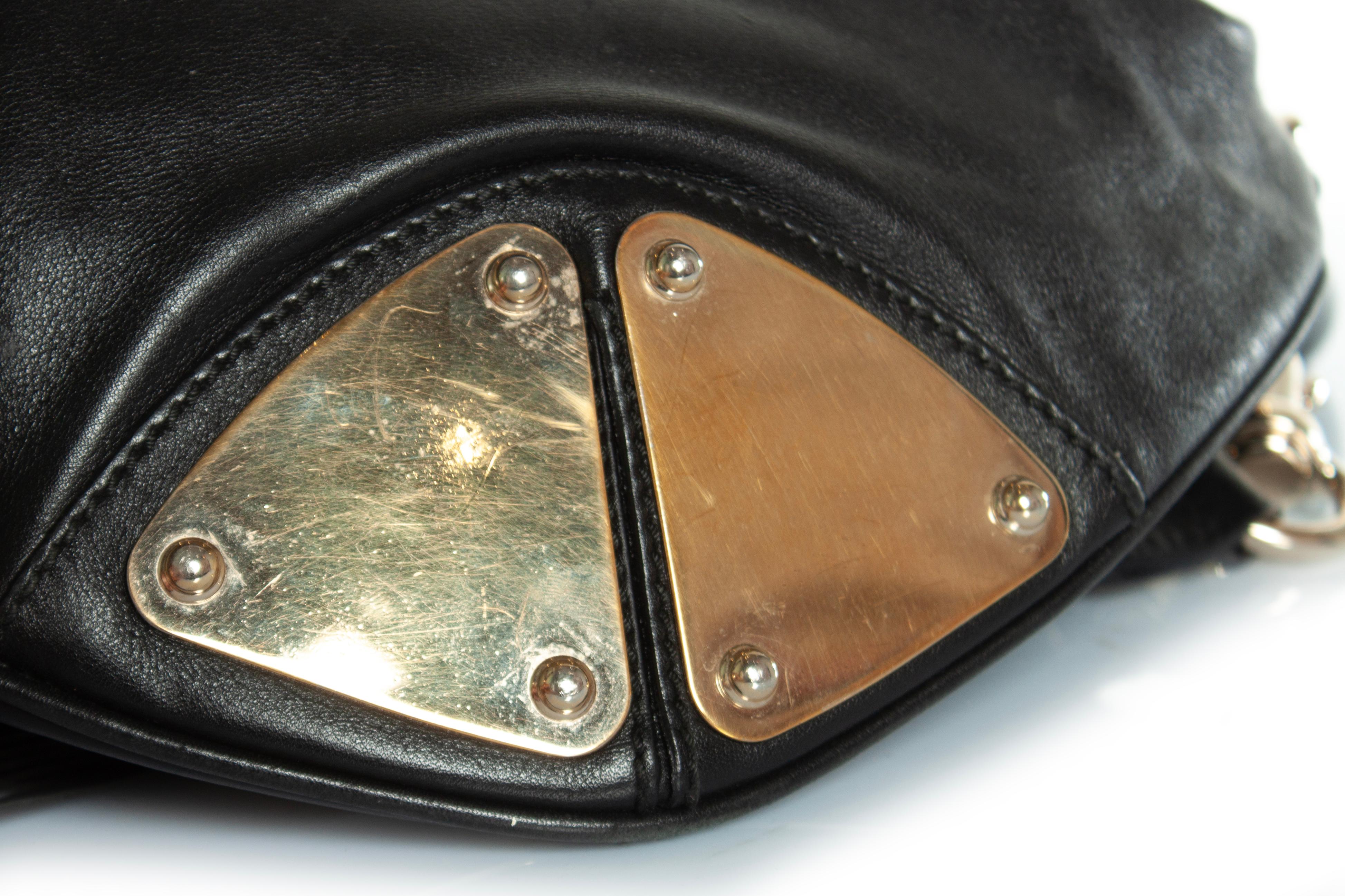 Gucci, Black leather indy bag 7