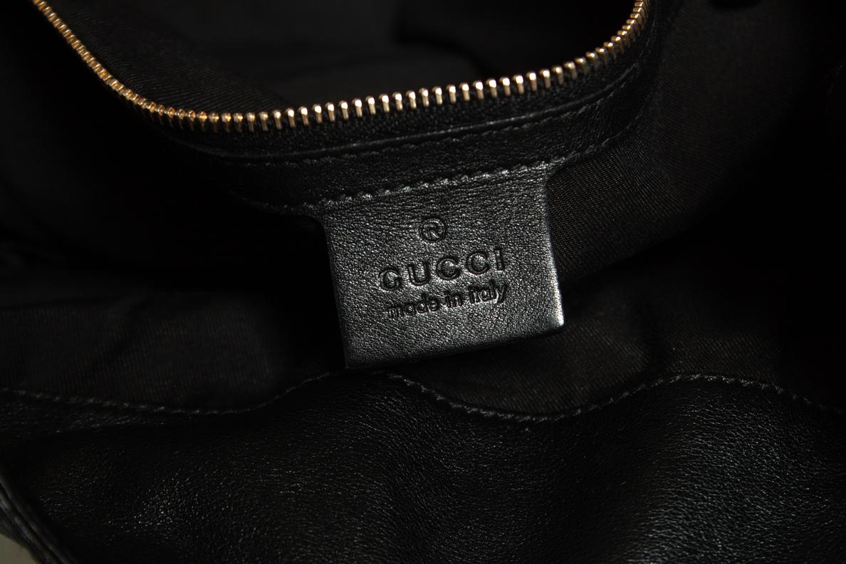 Gucci, Black leather indy bag 1