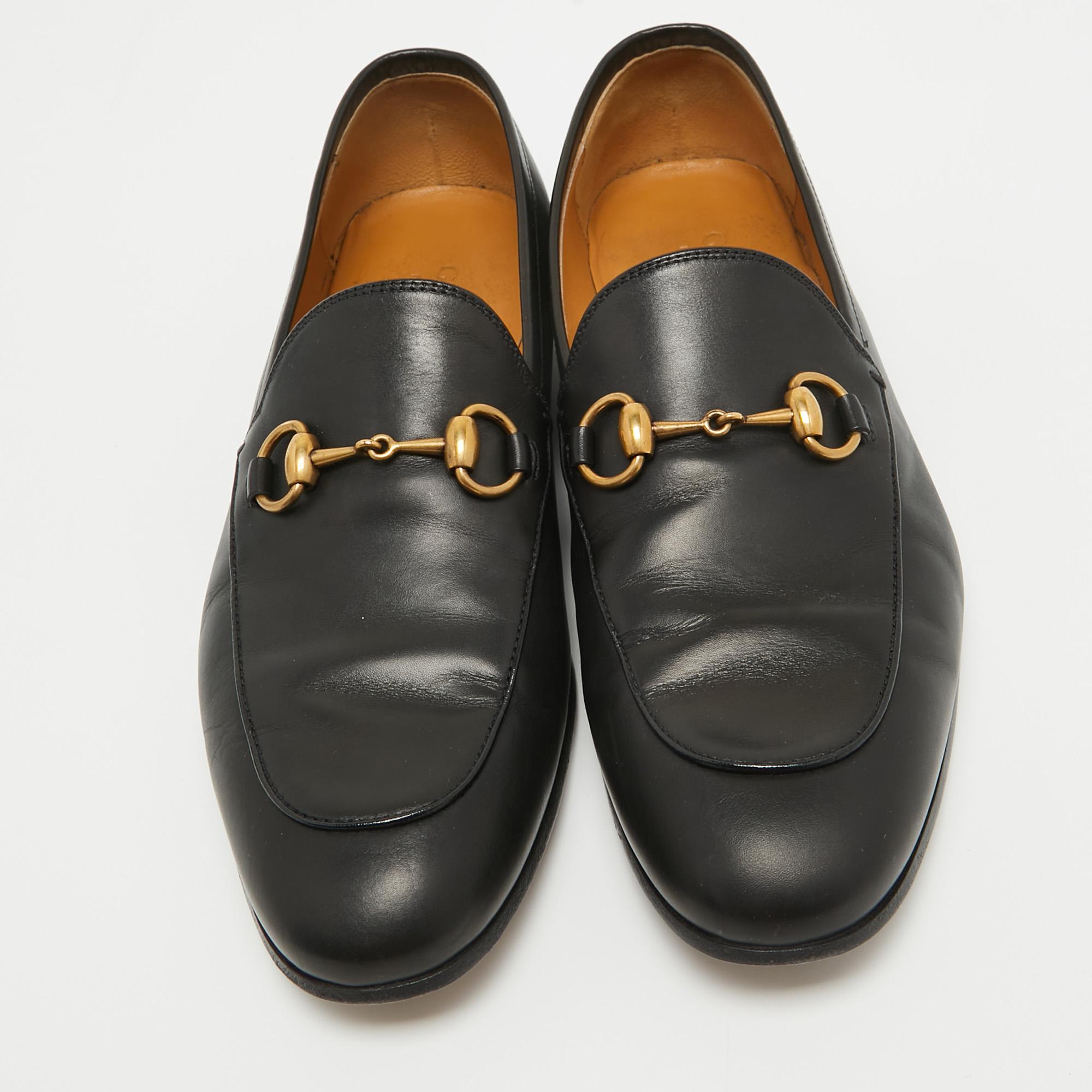 Let this comfortable pair be your first choice when you're out for a long day. These Gucci shoes have well-sewn uppers beautifully set on durable soles.

Includes: Original Dustbag, Original Box, Info Booklet