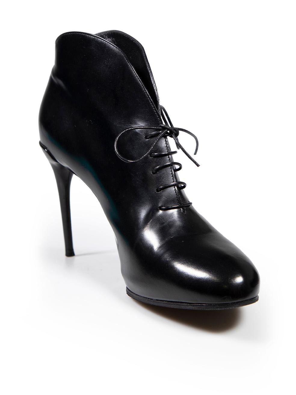 CONDITION is Very good. Hardly any visible wear to boots is evident on this used Gucci designer resale item.
 
 Details
 Model: Kim
 Black
 Leather
 Ankle boots
 High heeled
 Almond toe
 Lace up fastening
 Curved edge
 
 
 Made in Italy
 
