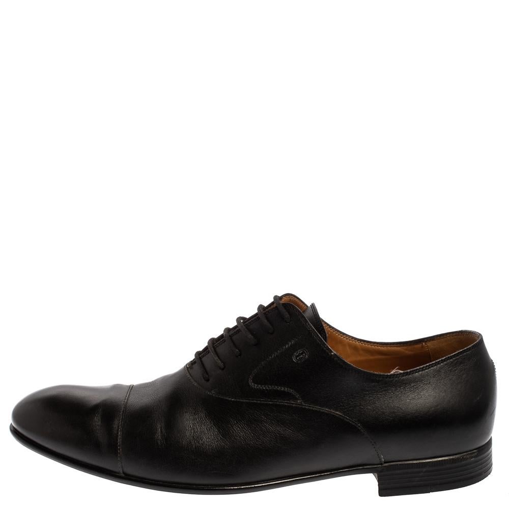 These Gucci oxfords will add a sharp touch to any outfit. Made from black leather, these lace-up oxfords feature round toes, lace-up on the vamps, and a subtle look. They are leather-lined and come with comfortable heels.

Includes: Original Dustbag