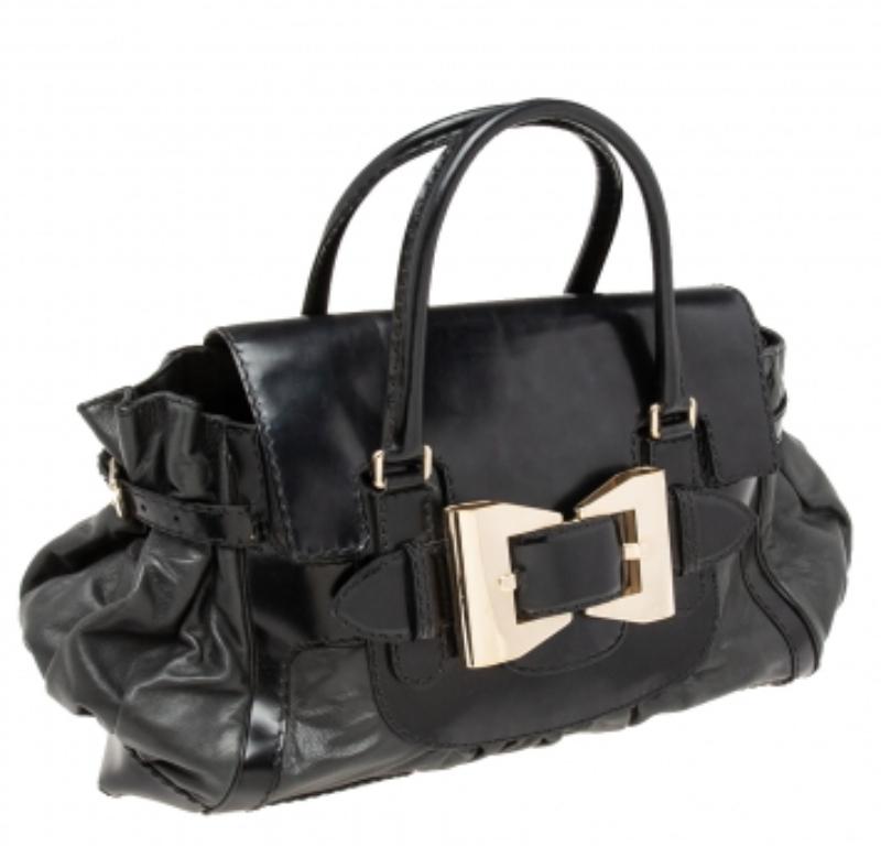 This tote from Gucci has an appealing design, perfect to accompany you to work and after. Crafted from leather, the creation features a buckled bow front, a well-lined interior, and dual handles.