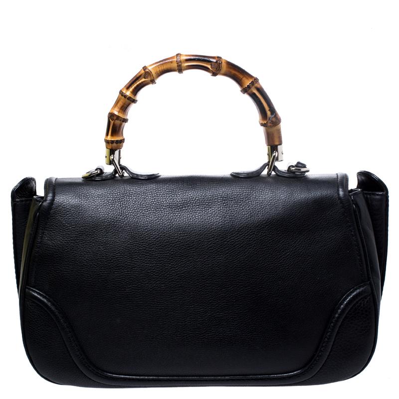 This Gucci bag combines style and elegance into the ultimate everyday bag. Crafted from leather, it is accented with the signature bamboo top handle. Secured with a bamboo lock closure, the interior is lined with canvas and has one zipped pocket.
