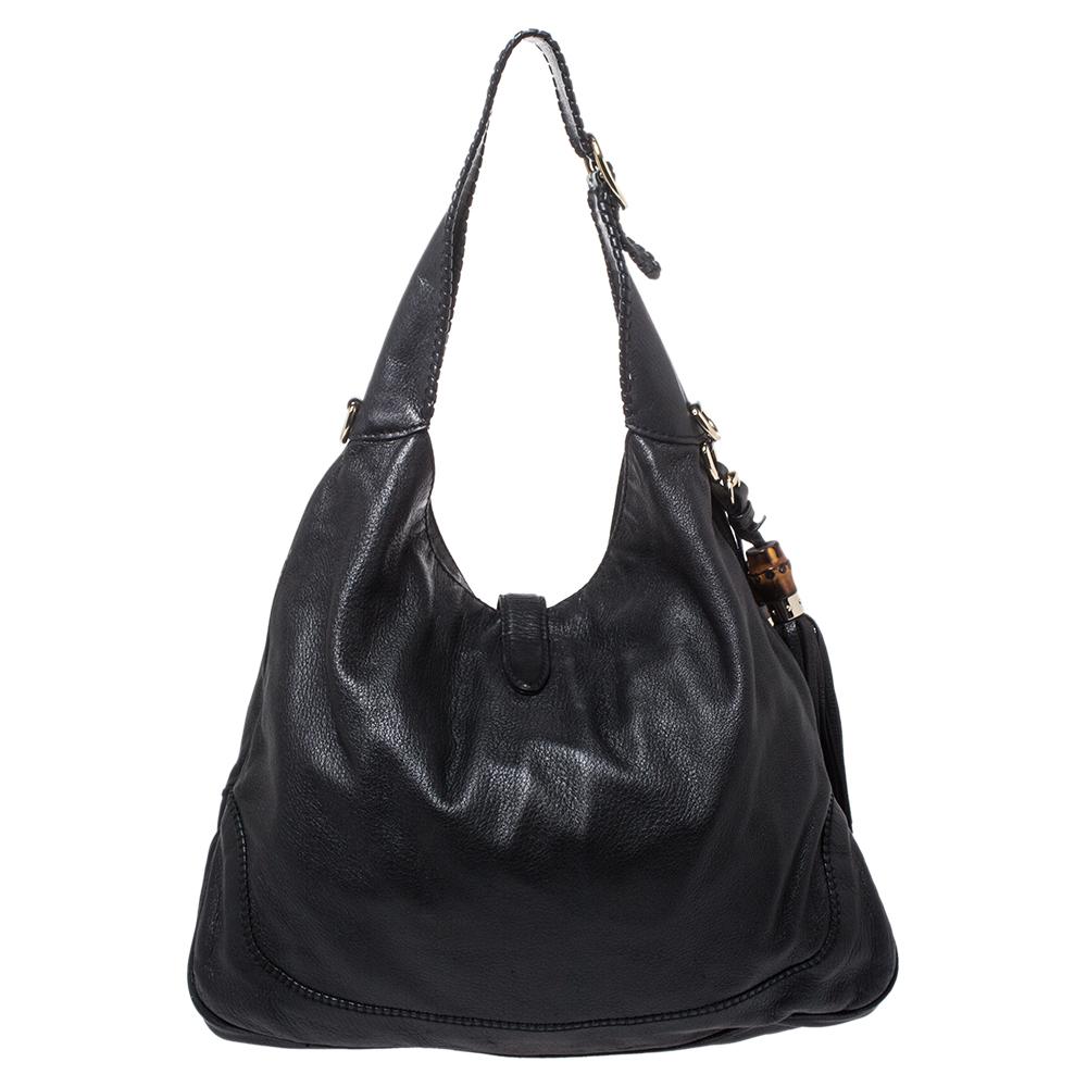 A handbag should not only be good looking but also durable, just like this New Jackie hobo from Gucci. Crafted from quality leather, this gorgeous black-hued bag has the signature piston closure that opens up to a spacious nylon-lined interior.