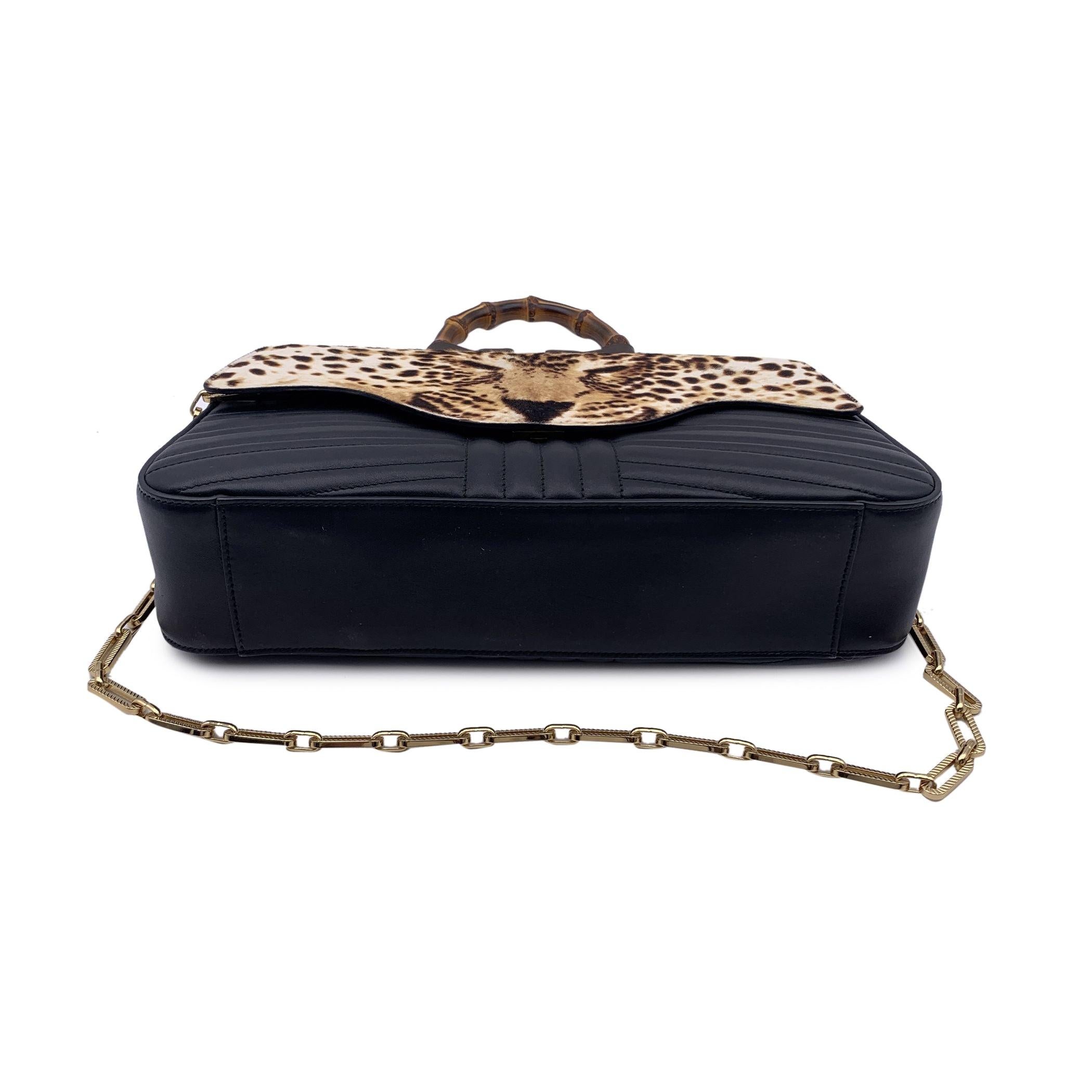 Gucci Borsa a manico alto in pelle nera con stampa leopardo e pelo di bambù In condizioni ottime a Rome, Rome