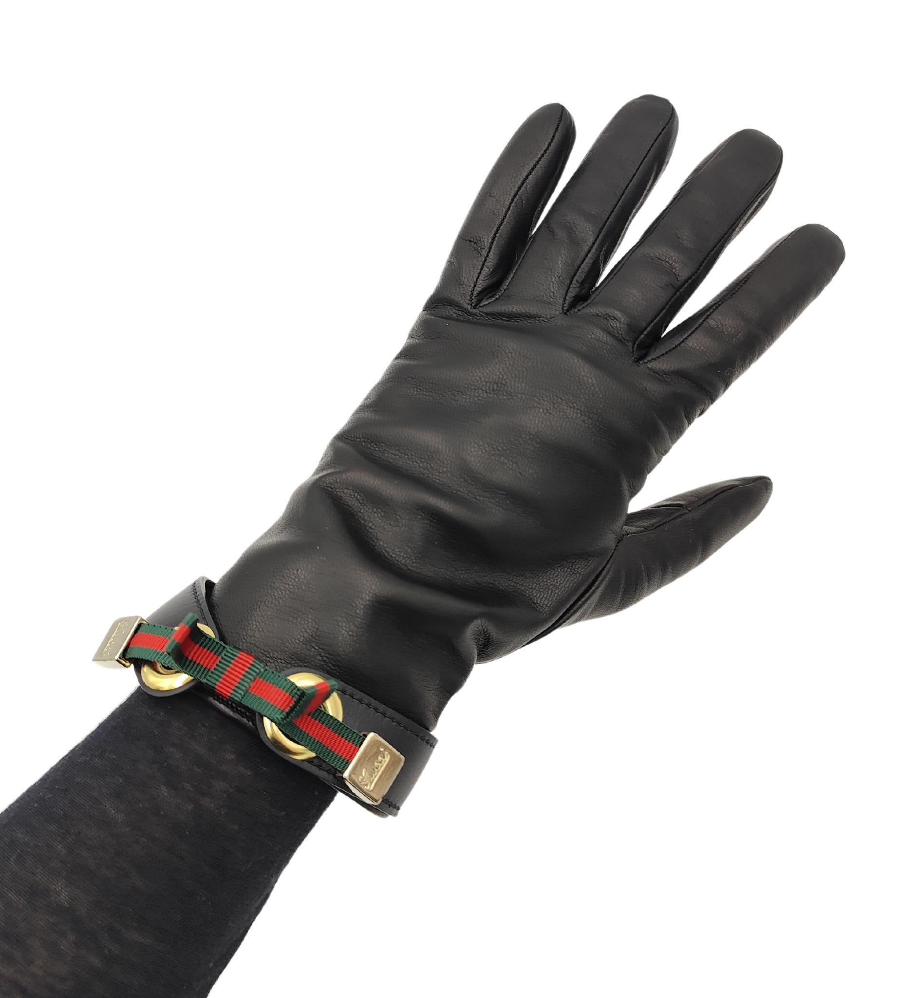 Gucci black leather logo bow gloves In Excellent Condition For Sale In Milano, IT