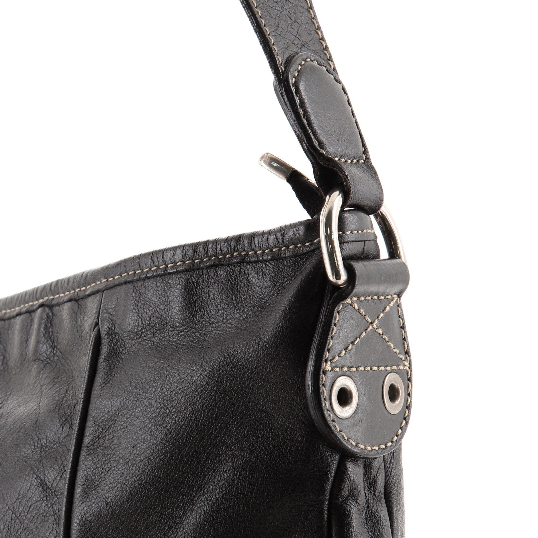 Gucci Medium Messenger Bag aus schwarzem Leder mit Logo Crest und Leder außen im Angebot 1