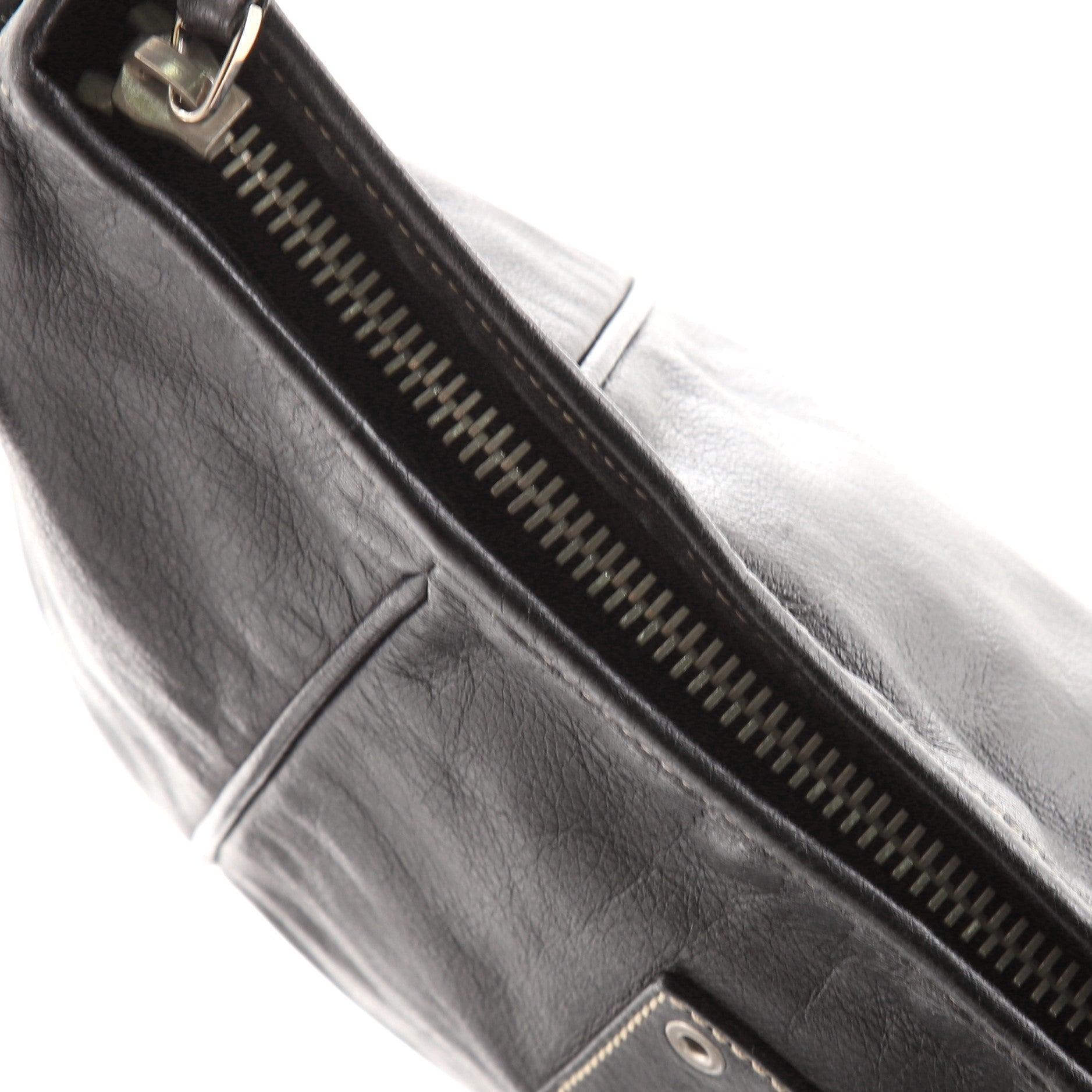 Gucci Medium Messenger Bag aus schwarzem Leder mit Logo Crest und Leder außen im Angebot 2