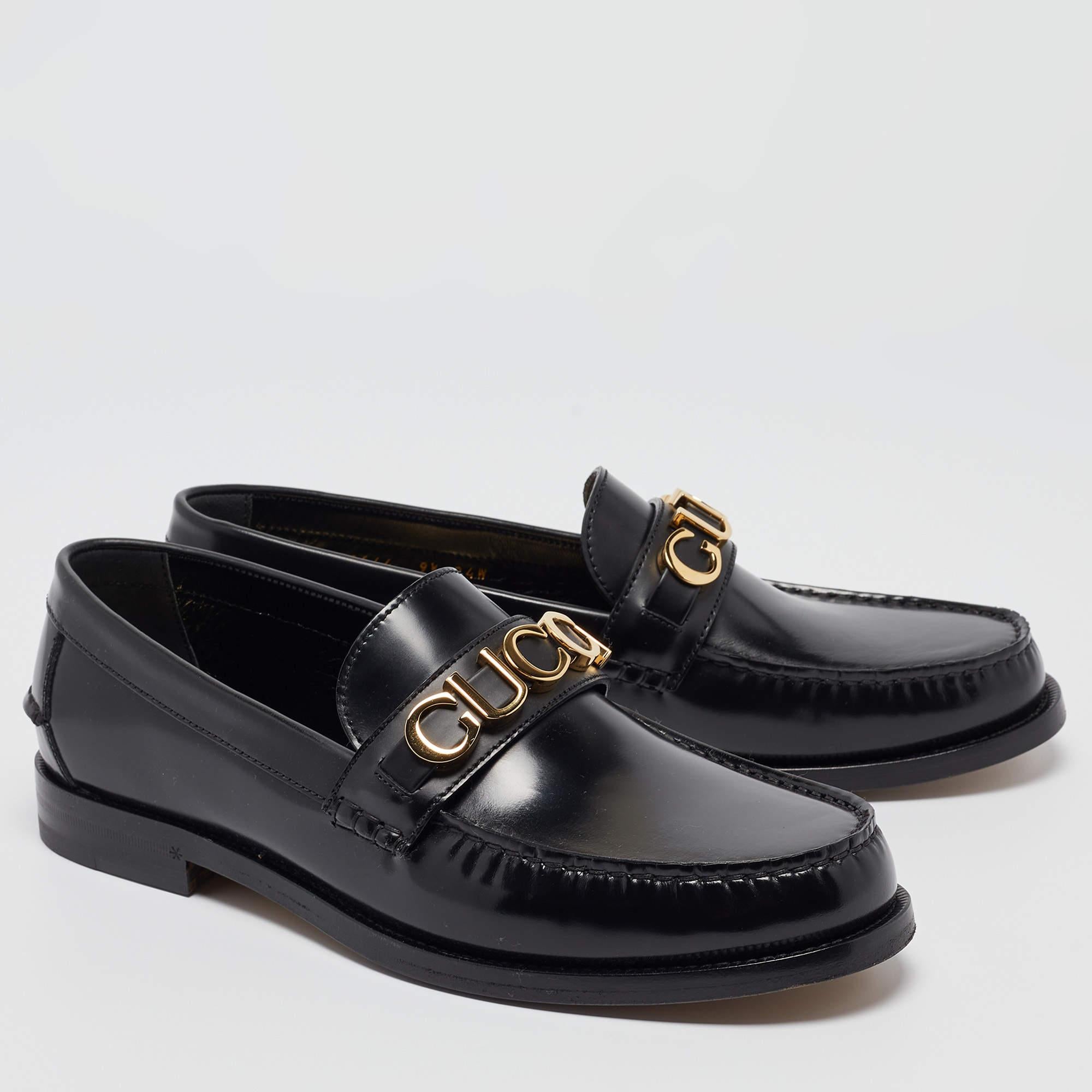 Gucci Black Leather Logo Embellished Cara Loafers Size 43.5 In New Condition For Sale In Dubai, Al Qouz 2