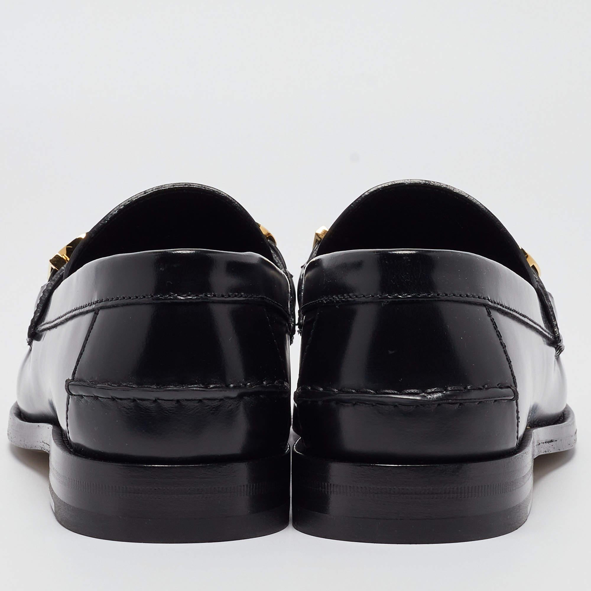 Gucci Black Leather Logo Embellished Cara Loafers Size 43.5 For Sale 4