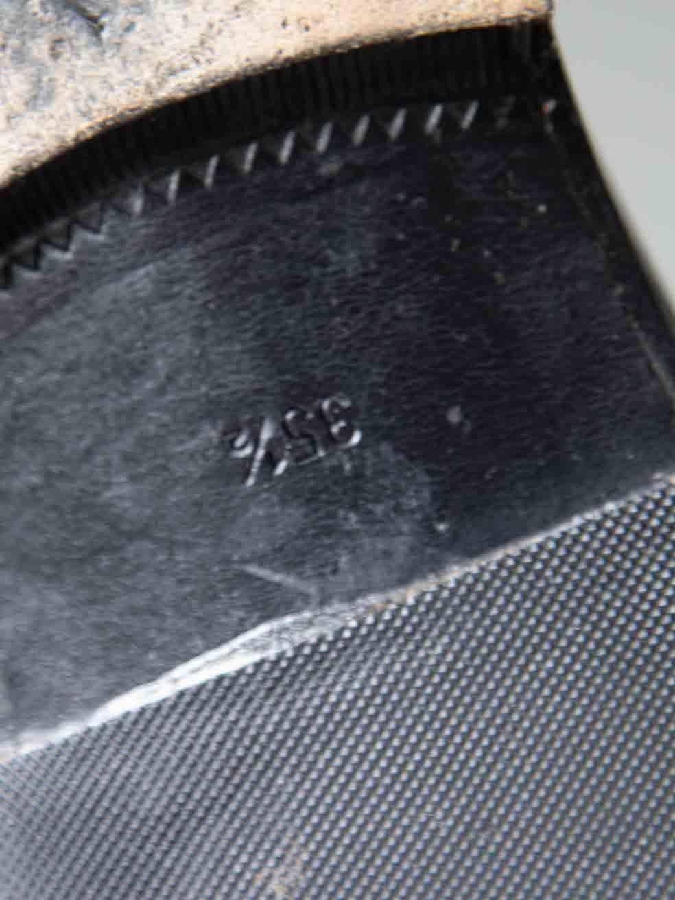 Gucci Schwarz Leder Logo Loafers Größe IT 35.5 im Angebot 3
