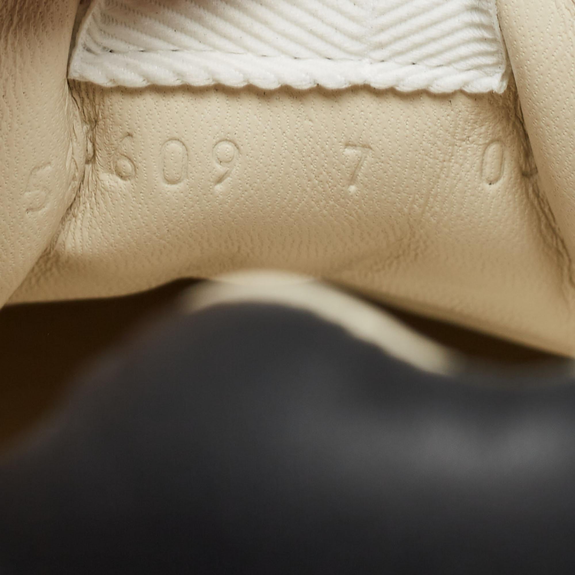 Gucci Rhyton Turnschuhe aus schwarzem Leder mit Logo Rhyton Größe 41 im Angebot 3