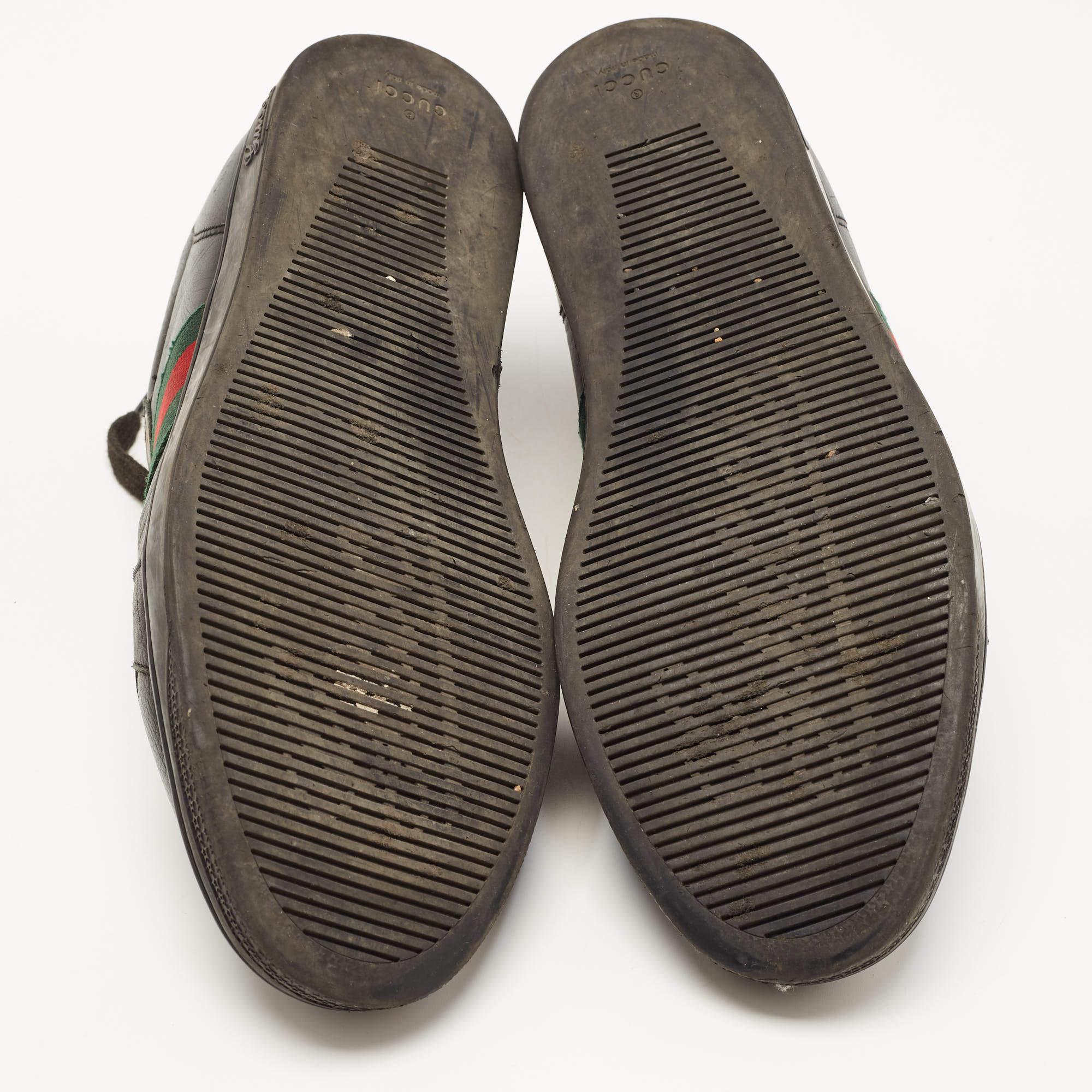 Gucci Scarpe da ginnastica basse in pelle nera misura 41 in vendita 1