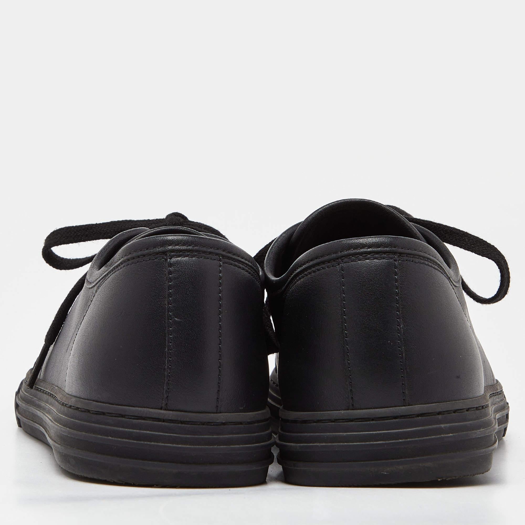 Gucci Black Leather Low Top Sneakers Size 43 In Good Condition In Dubai, Al Qouz 2