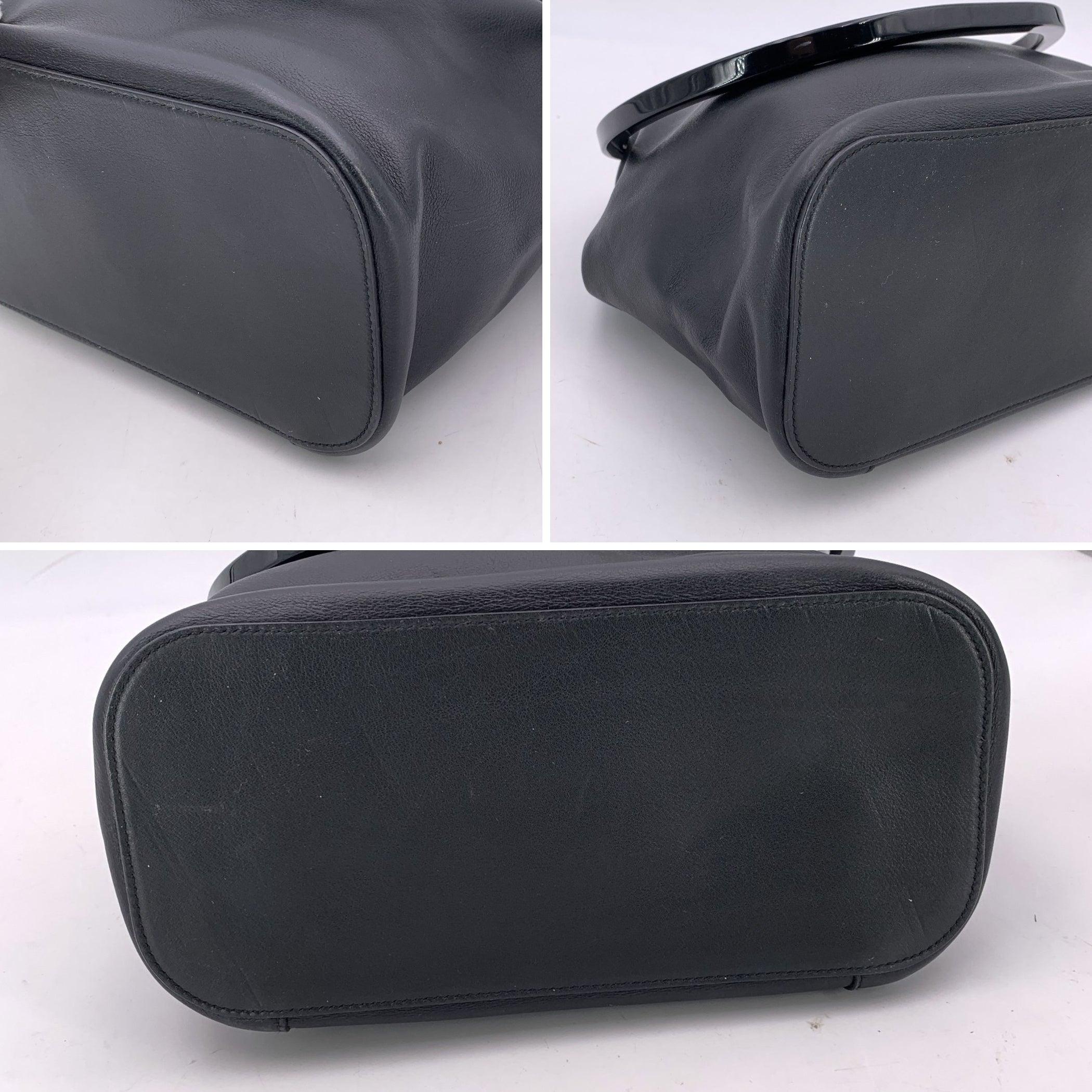 Gucci Borsa a tracolla con manico ovale in pelle nera lucida In condizioni buone in vendita a Rome, Rome