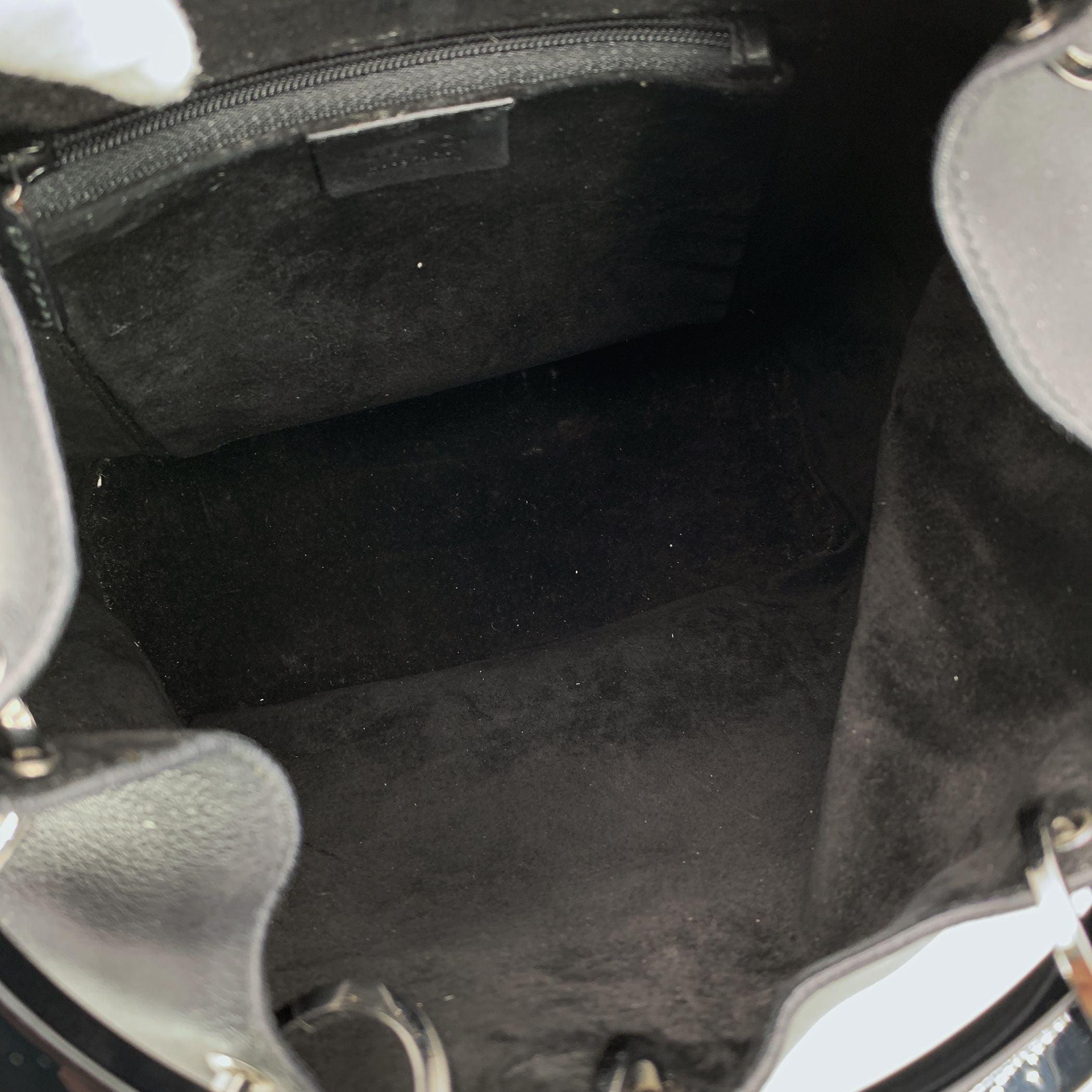 Donna Gucci Borsa a tracolla con manico ovale in pelle nera lucida in vendita