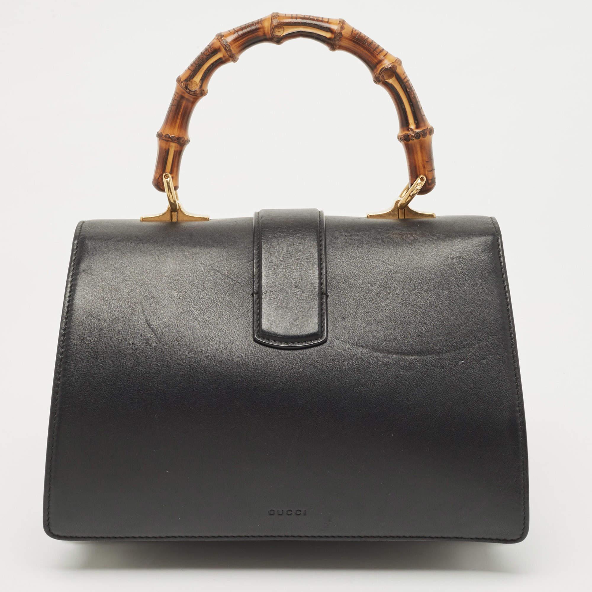 Ensure your day's essentials are in order and your outfit is complete with this Gucci bag. Crafted using the best materials, the bag carries the maison's signature of artful craftsmanship and enduring appeal.

Includes: Detachable Strap, Info Booklet
