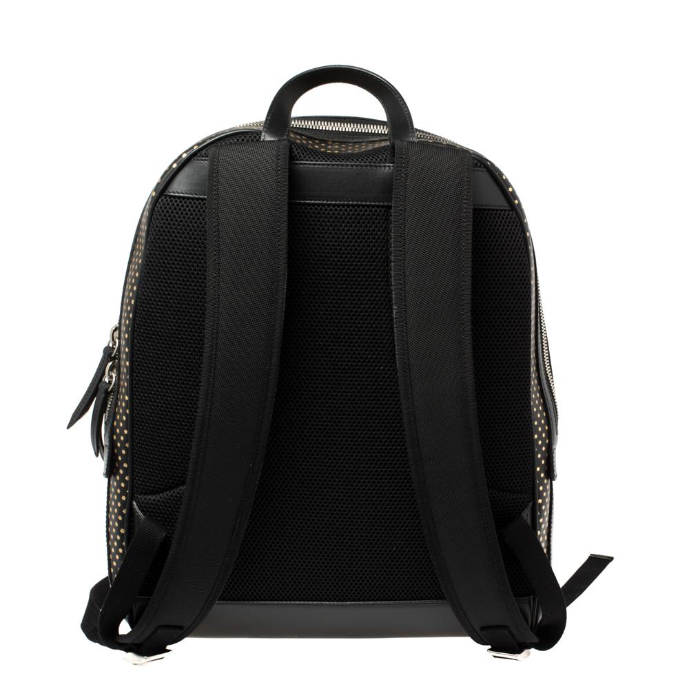 A versatile style that can be used as a travel accessory or a book bag, this backpack continues to be a stylish silhouette in the world of Gucci. It is crafted in black leather and is detailed with the 'Guccy' Logo as well as gold-tone prints that