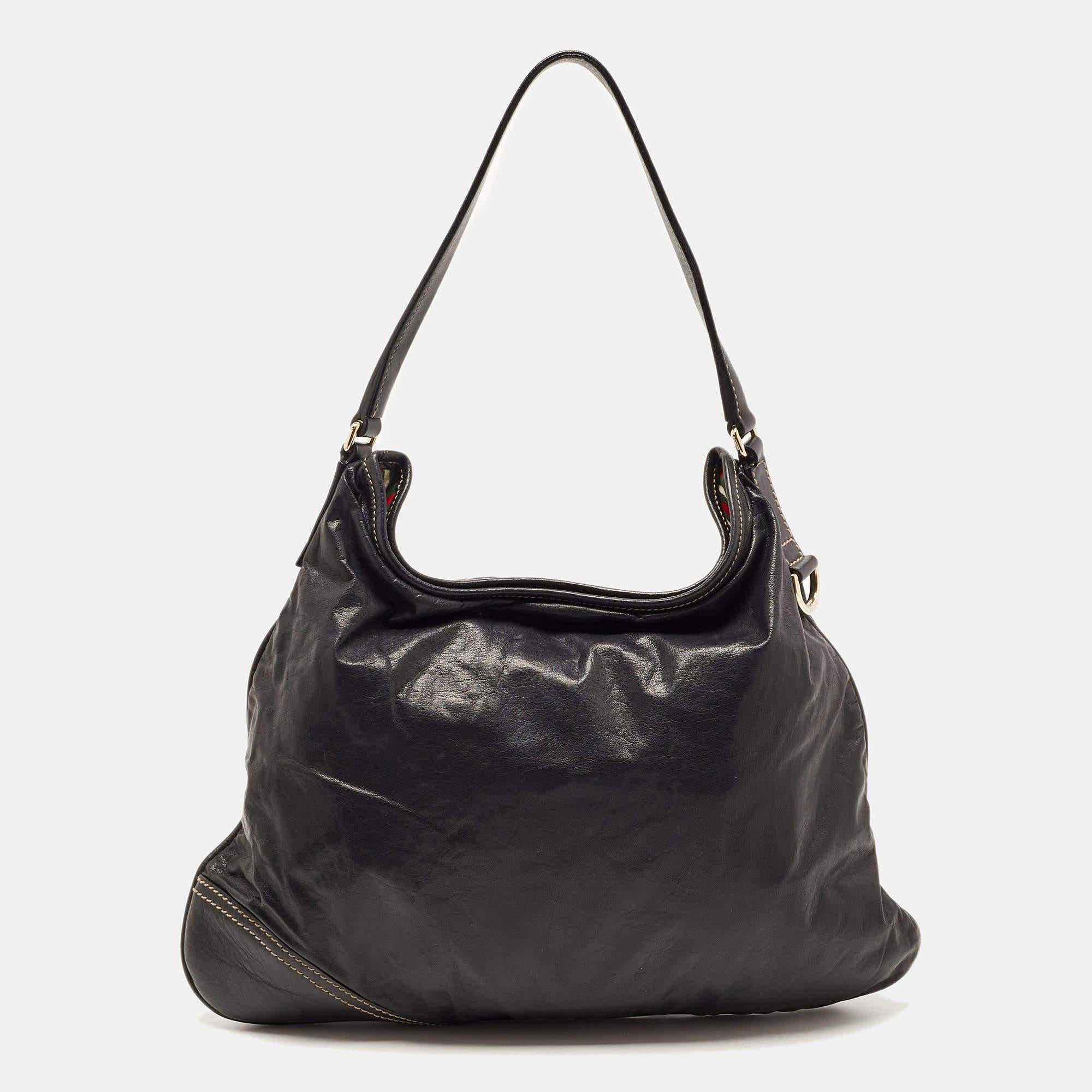 This hobo from Gucci has been designed to be a worthy style companion! Crafted from leather, the bag features a spacious interior to carry your essentials in.

Includes: Info Booklet, Invoice