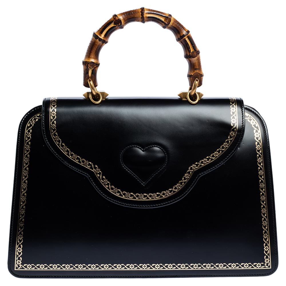 This bag is found in the hands of celebrity divas across the world. Trust Gucci to design a gorgeous accessory like this attractive bag and deliver functionality effortlessly. Crafted in Italy, it is made from quality leather and comes in a lovely