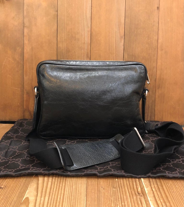 GUCCI Black Leather Messenger Camera Bag Unisex Mens For Sale at 1stDibs