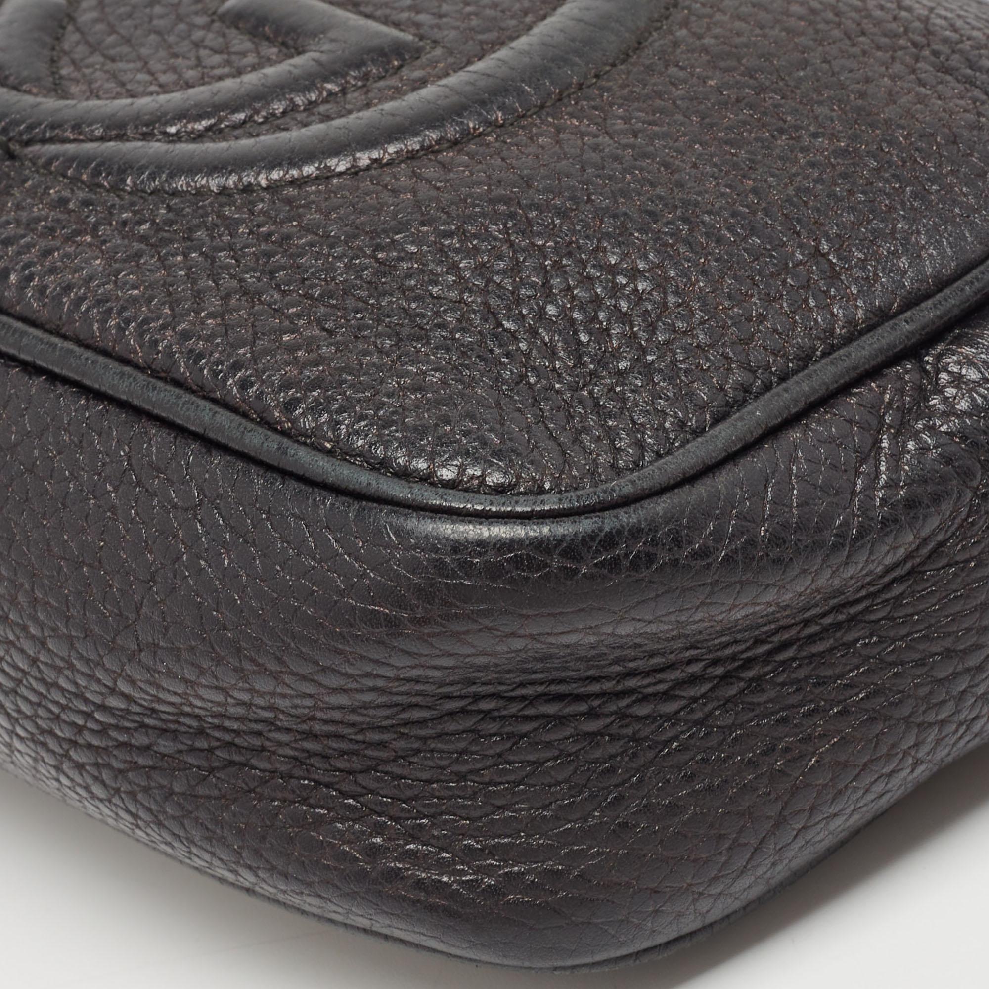 Gucci - Mini sac à bandoulière Soho Disco en cuir noir en vente 5